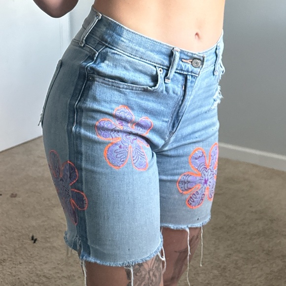 Flower Power Hand Painted Jean Shorts Size 0 - Picture 2 of 6